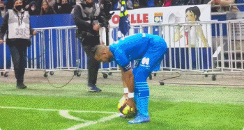 英媒：曼联在谈判明年2月去沙特踢比赛，米兰是潜在的对手（英媒：曼联正商谈明年2月赴沙特比赛，AC米兰或成对手）