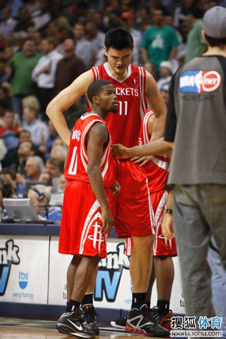 荷兰队攻势凌厉（荷兰队火力全开）