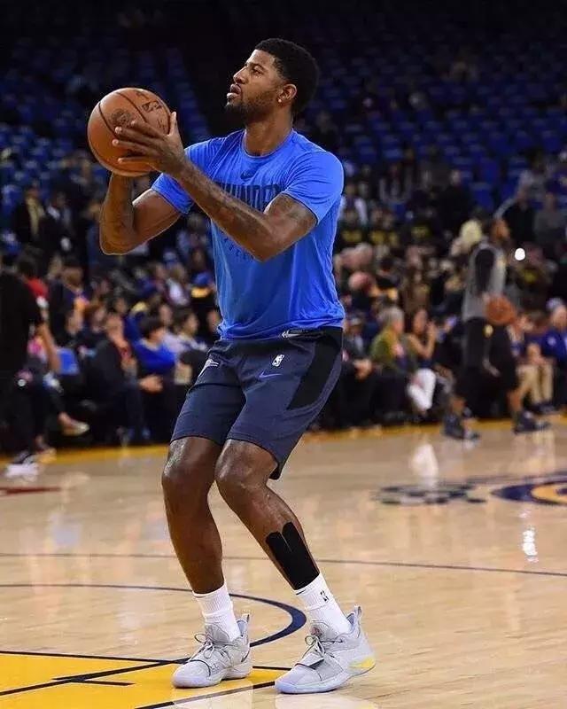 勇士门面在联赛再夺风头（勇士当家球星再度成为联赛焦点）