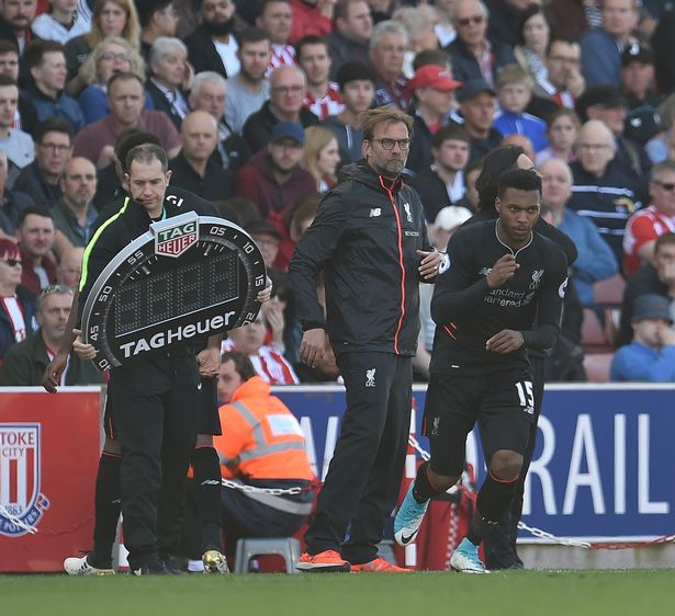 亚马尔送制胜助攻后染黄，无缘下一轮对阵布拉格斯拉维亚的欧冠