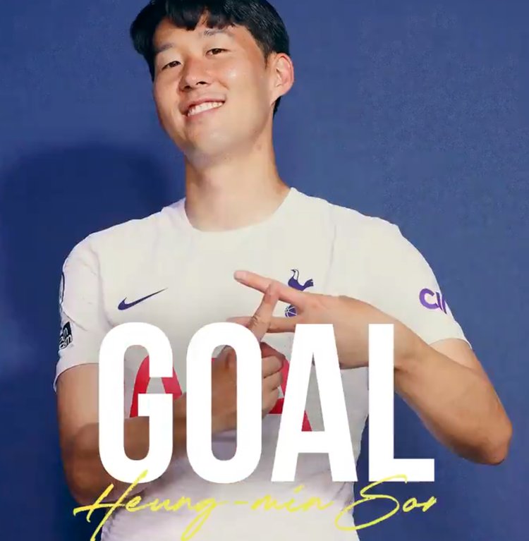 每体：拉菲尼亚没有经纪人也无意离开巴萨，他决心履行完合同（每体：拉菲尼亚无经纪人且无意转会，坚决在巴萨履行合同）