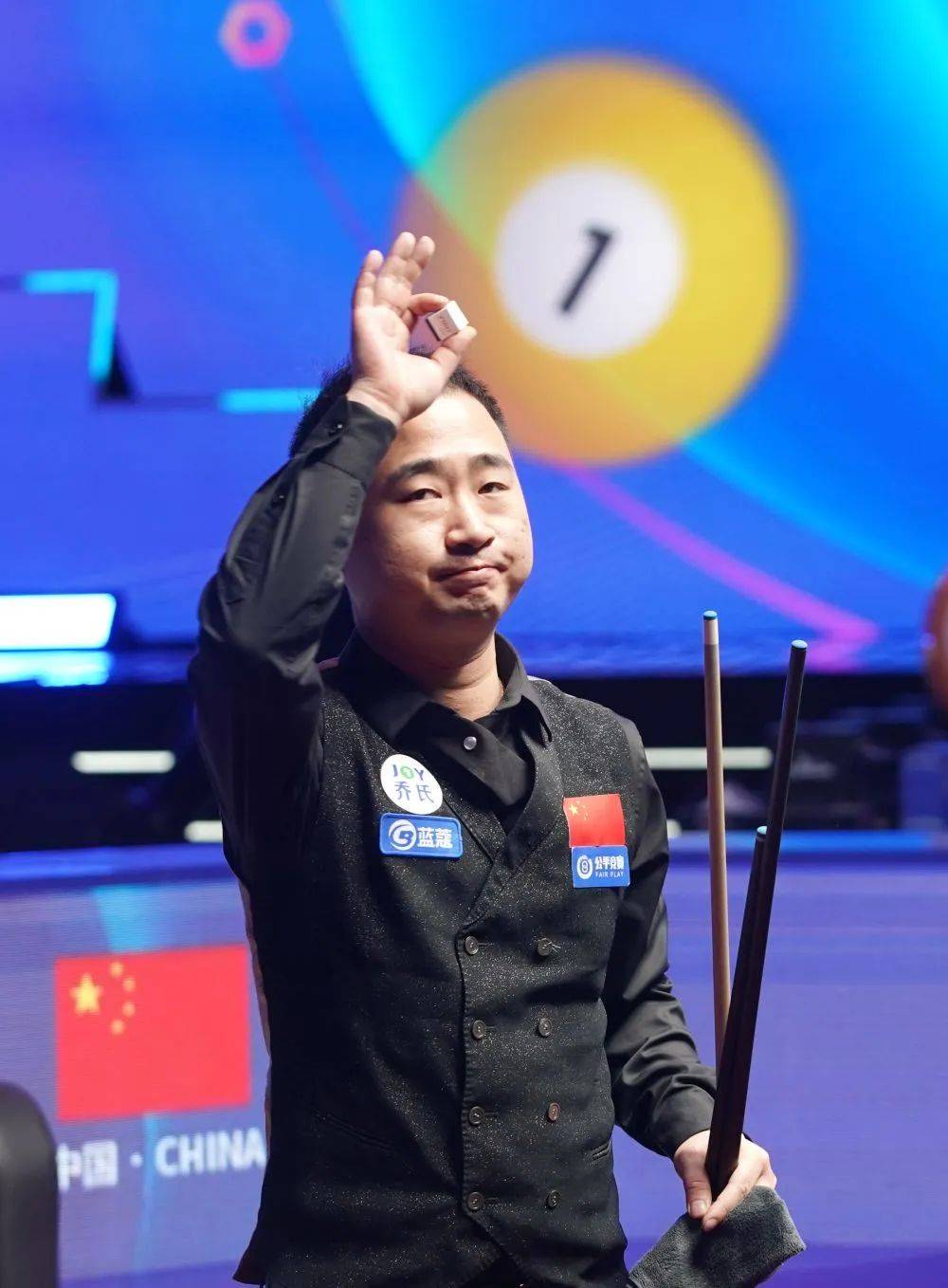 而且在场下 而且在场下